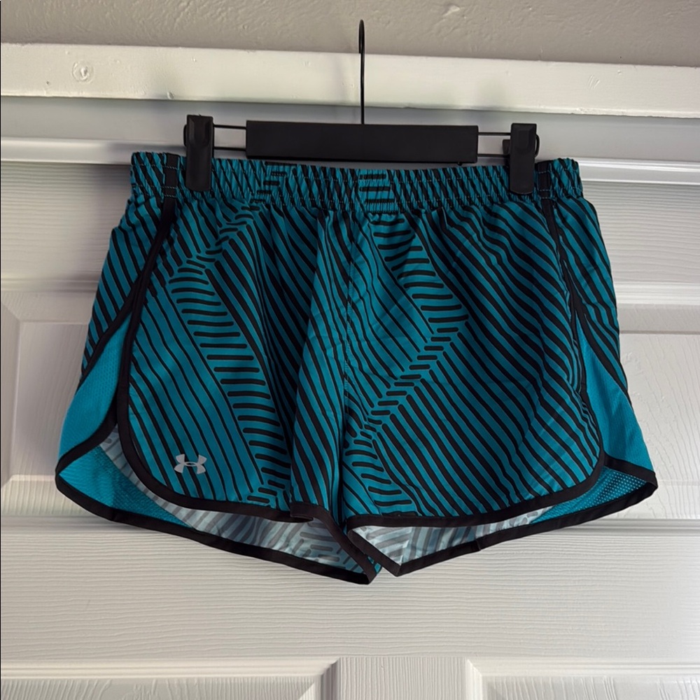Under Armour Blue and Black Athletic Shorts Moisture-Wicking Design